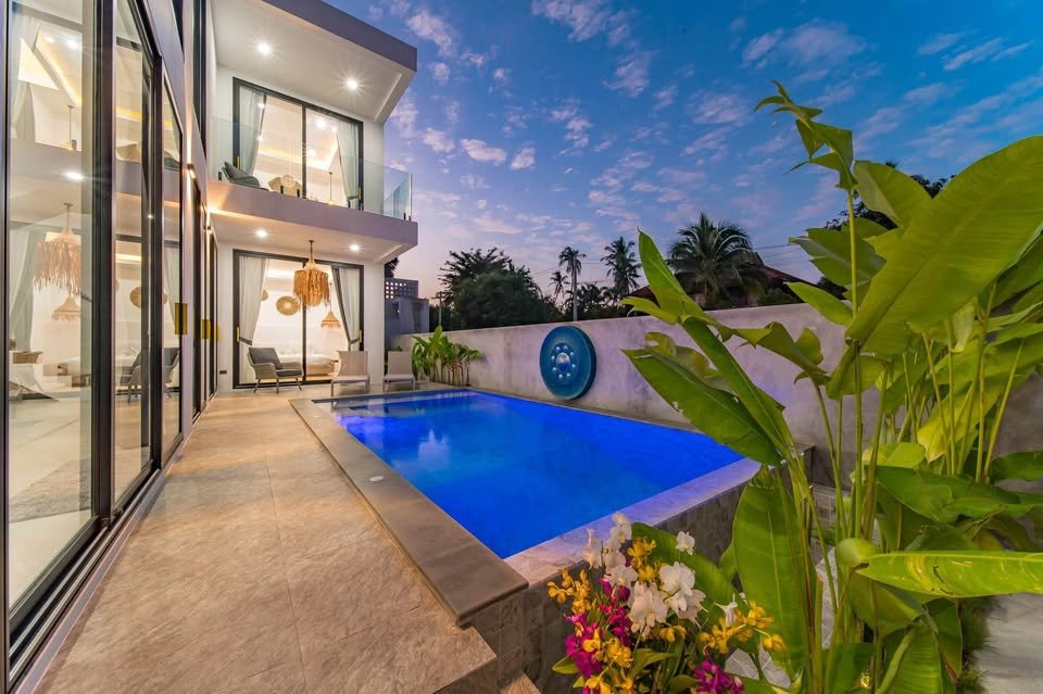 3 Bedroom, 4 Bathroom Modern House Near the Beach