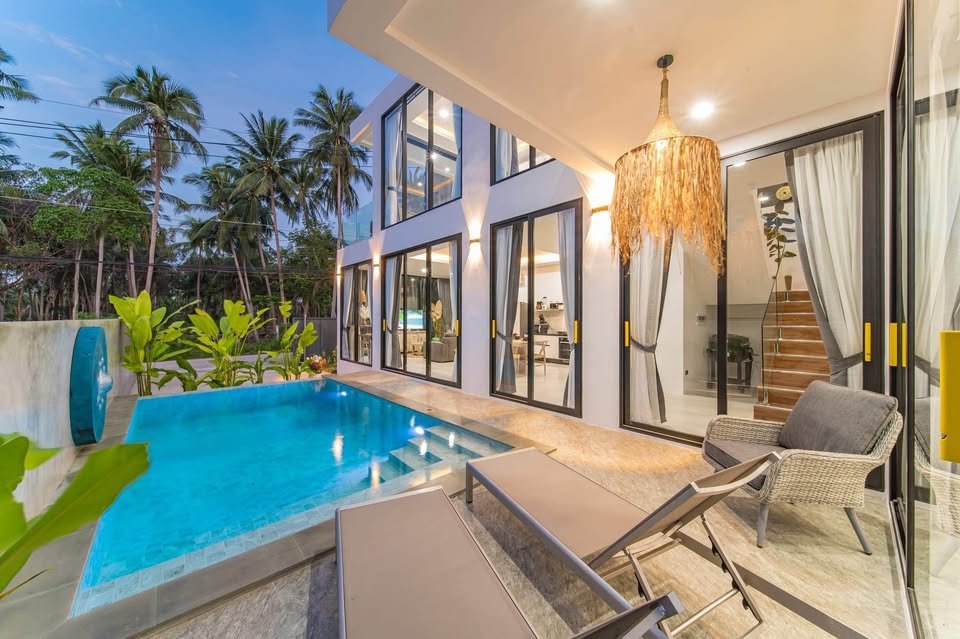 3 Bedroom, 4 Bathroom Modern House Near the Beach