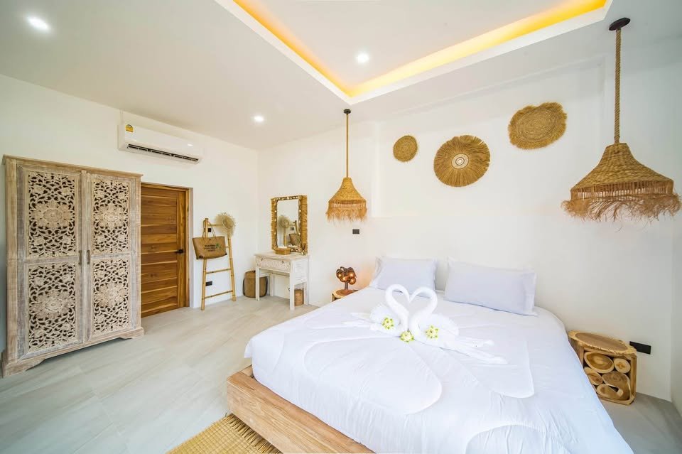 3 Bedroom, 4 Bathroom Modern House Near the Beach