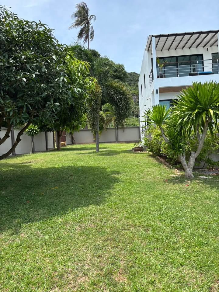 Villa Serenity, 5 Bedroom Sea View Villa in Bang Por