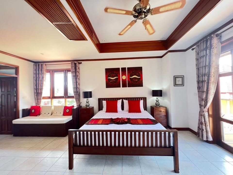 Elegance 4 BR Pool Villa for Rent, Tongson Bay