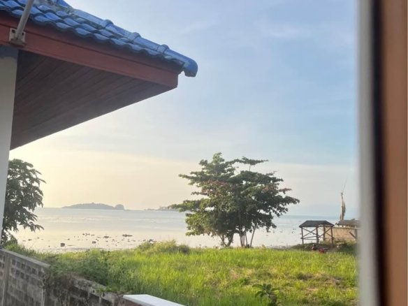 1 Bedroom Beachfront House, Plai Laem