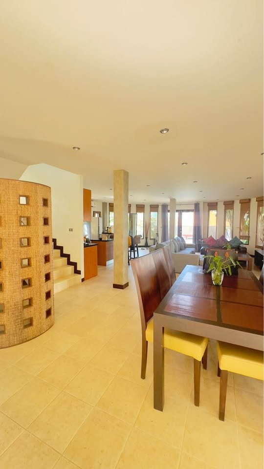 se-22980-6 Italian Vintage Villa, Bang Rak