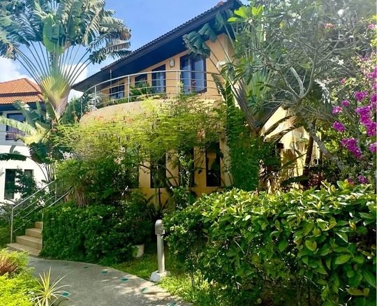 Italian Vintage 3 Bedroom Villa, Bang Rak