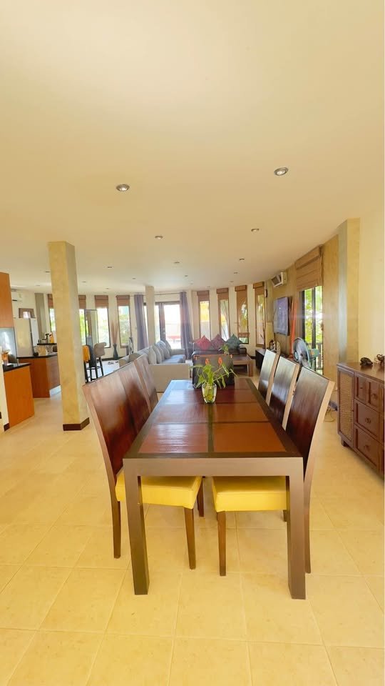 Italian Vintage 3 Bedroom Villa, Bang Rak