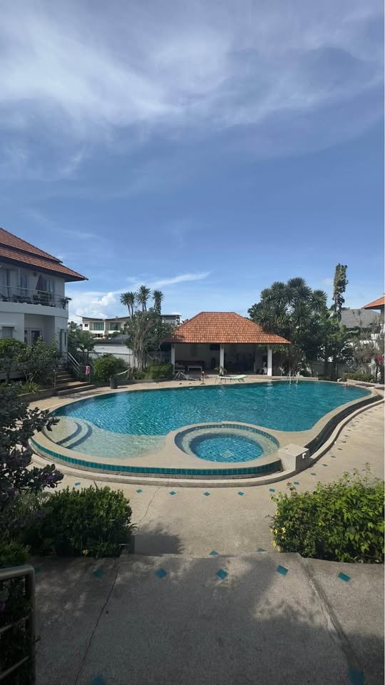 Italian Vintage 3 Bedroom Villa, Bang Rak