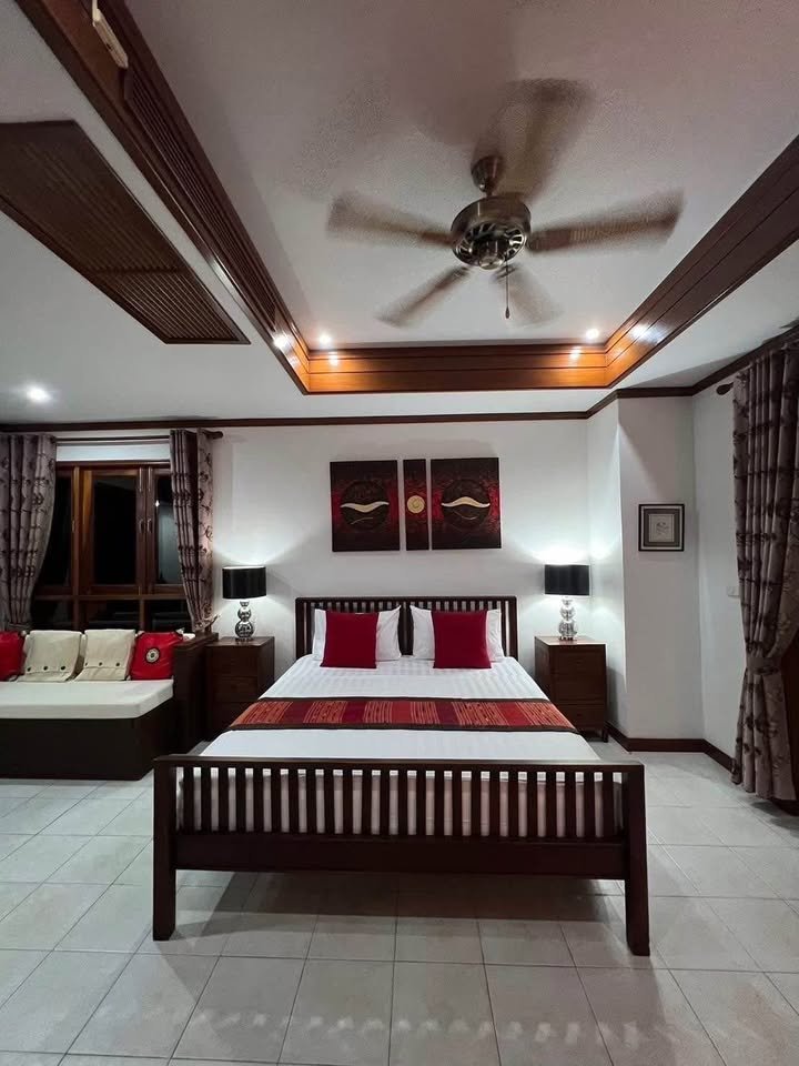 Elegant 4 Bedroom Pool Villa, Tongson Bay