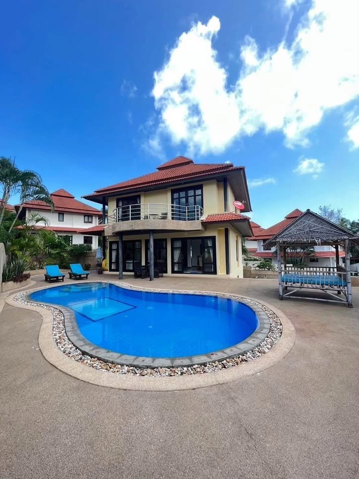 Elegant 4 Bedroom Pool Villa, Tongson Bay